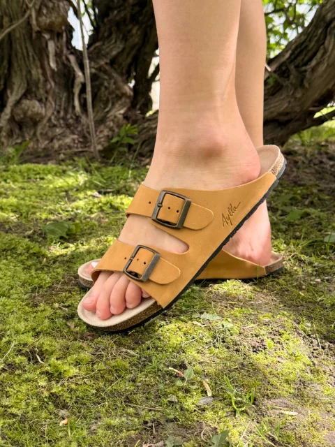 aylla-thak-barefoot-slippers-unisex-sand-06a18330b5f508.png