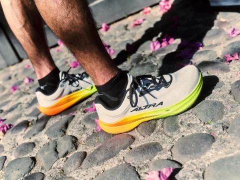 altra-torin-9-running-shoes-men-whiteblacksafety-yellow-06a329706876d8.webp